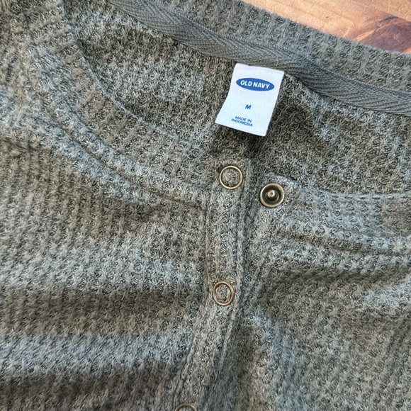 Old Navy Oversized Waffle Long Sleeve - Picture 2 of 2
